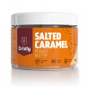 Lahodný arašídový krém s příchutí slaného karamelu bude doslova slastí pro vaše chuťové pohárky.