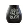Stylová keramická kalabasa černé bravy s logem oblíbené značky Guarani.
Slouží k přípravě Yerby Maté.
